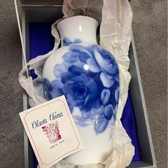 Okura China 青い花柄 花瓶の画像
