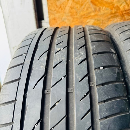 バリ山　Laufenn 225/40R18 夏タイヤ　2018年製　18インチ
