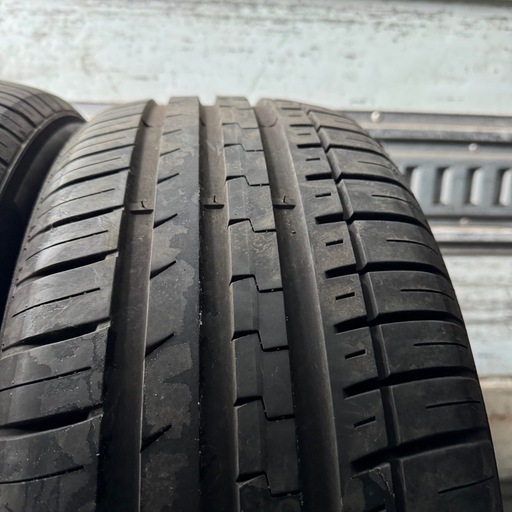 バリ山　PIRELLI P7 evo 215/55R17 夏タイヤ　2022年製　17インチ