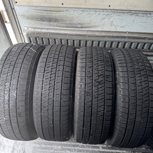 バリ山　BRIDGESTONE ブリヂストン　ブリジストン　VRX2 215/60R17 スタッドレス　タイヤ　2018年製　17インチ