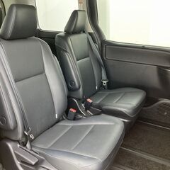 本革シートで高級感のある車内に(´ω｀*)