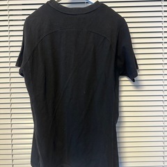 1PIU1UGUALESシャツの画像