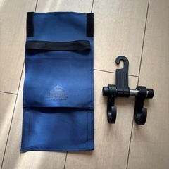 【お譲り先決定】車　シートカバー　キックガード　ティッシュケースなど　の画像