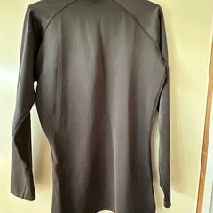 【メンズ】　　長袖Tシャツ 
2枚の画像
