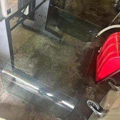 おしゃれ　透明テーブル　ガラステーブル
