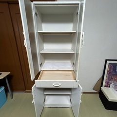 食器棚の画像