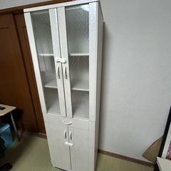 食器棚の画像