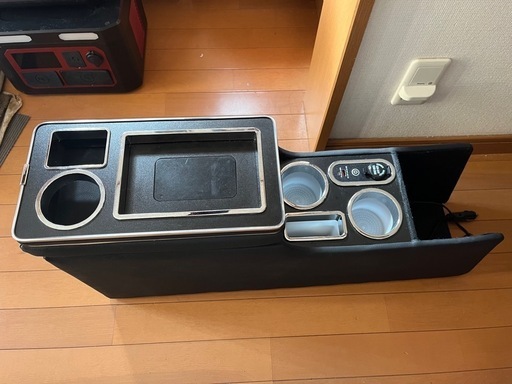 ヴォクシー　ノア　ボックス　ワイヤレス充電器