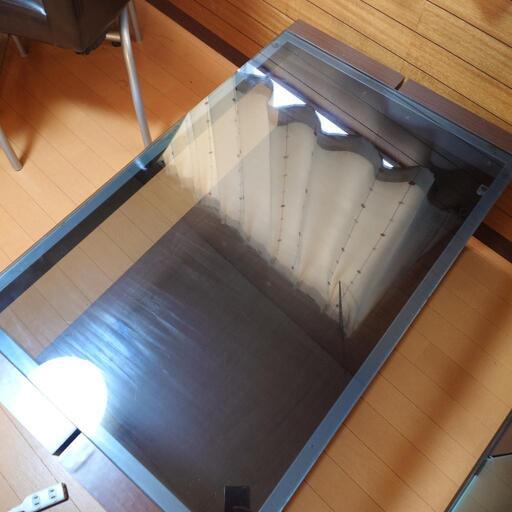 ガラステーブル