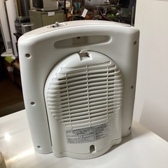 万代店　イワタニ　空気清浄セラミックヒーター
の画像