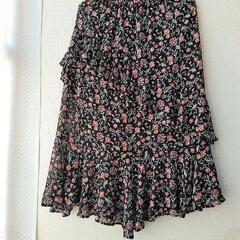 オシャレなデザイン❤GU花柄のロングスカートの画像