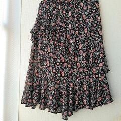 オシャレなデザイン❤GU花柄のロングスカートの画像