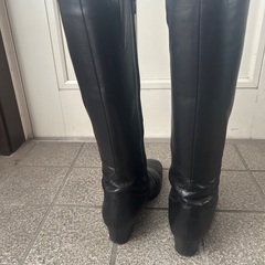 黒のロングブーツの画像