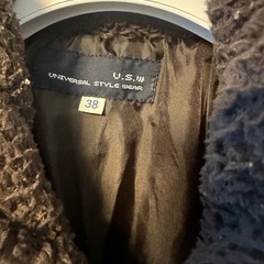 ブラウン系のキルティングジャケット、の画像