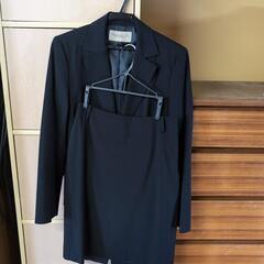 黒スーツの画像