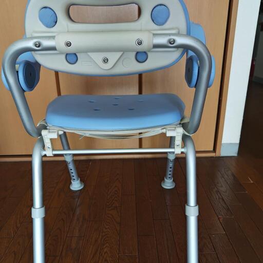 シャワーチェア 背もたれ・ひじかけ付きタイプ(生産終了)｜入浴用品｜介護用品・設備 | パナソニックのエイジフリー | Panasonic