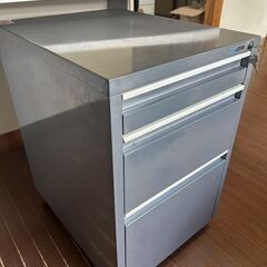 傷あり　大型デスク　デスク下キャビネット付の画像