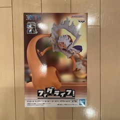 今月中なら600円可メルカリで1300円で販売されているワンピー...