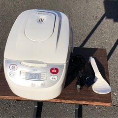 (ジM-342)SALE‼️¥5,500(税込) TIGER マイコン炊飯ジャー 5.5合 JBH-G102