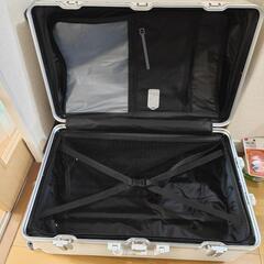 新品同様美品超大スーツケース(112L)!! 留学、移住、海外渡航対応サイズの画像