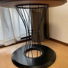 円形テーブルの画像