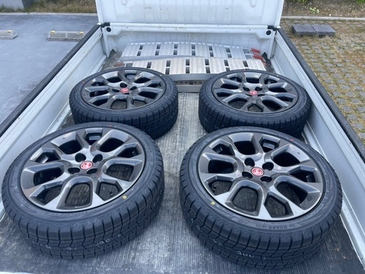 【スタッドレスタイヤとホイール】 アバルト124スパイダー