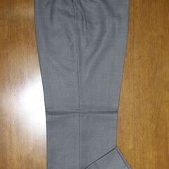 【未着用】ウール50%ノータックトラウザーの画像