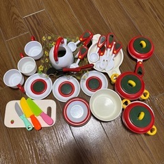 おままごとセット　(お皿、お鍋類)