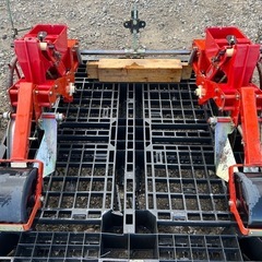 向井工業　ごんべえ 種蒔　管理機牽引式　 種まき機　ベルト繰上式　2条　大豆・麦・コーン ほうれん草 そば　そ菜　畑　ハウス 農機具 テーラー牽引　エンドレスベルト付きの画像