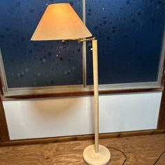 光量可変式 スタンドライト 照明　ニトリ？