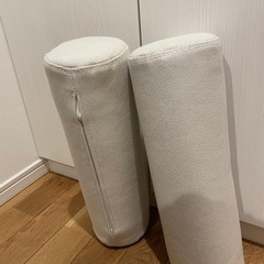 筒形クッション2個 オフホワイトの画像