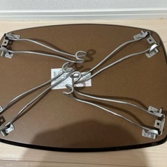 【黒い天板 × スチール脚】スタイリッシュなデザインテーブルの画像