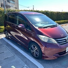 フリード　7人乗り　レザーシートカバー付