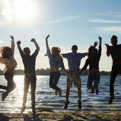 景色のきれいな所ではしゃぎませんか？