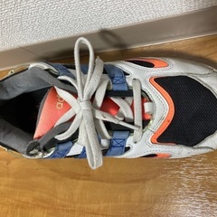adidas スニーカーの画像