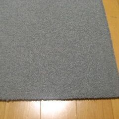 日本製タイルカーペット厚み９㎜・1枚２１０円・在庫５１枚（１５２７）未使用品の画像