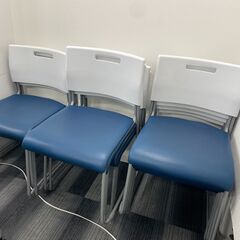 スタッキングチェア譲ります。