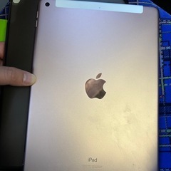ipad第8世代セルラーモデル（SIMカード差して通信できるiPad）の画像
