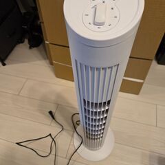 タワー型扇風機 (2022年式/高80cm×幅22cm)