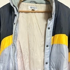 マウンテンパーカー 黒 黄色 グレーの画像