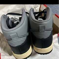 Nike DVT216-001 グレー/ブラック スニーカーの画像