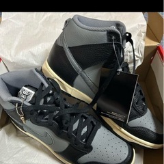 Nike DVT216-001 グレー/ブラック スニーカー