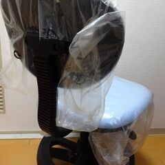 ■コイズミデスクチェア 学童チェアー ブラック ブルー イス キャスター付き デスクチェアー 回転  イス 椅子 いすの画像