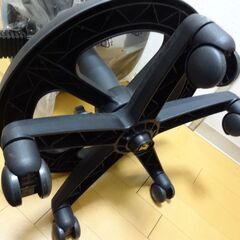 ■コイズミデスクチェア 学童チェアー ブラック ブルー イス キャスター付き デスクチェアー 回転  イス 椅子 いすの画像