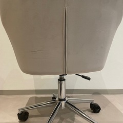 デスクチェア　キャスター付きの画像