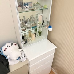 東京インテリア　ガラスキャビネット