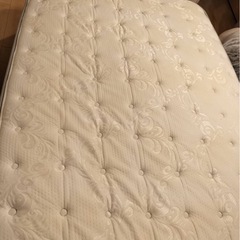 【引き取り可能な方優先】ニトリ セミダブルマットレス
の画像