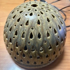 ドーム型の陶器ランプ　インテリアランプ　インテリア照明　癒し　照明　間接照明の画像