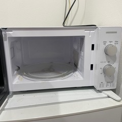 冷蔵庫と電子レンジ、もしくはどちらかの画像