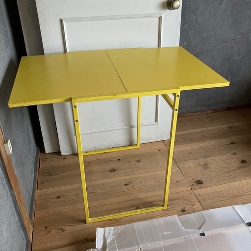IKEAの折りたたみテーブル1人使いも2人でも⭕️